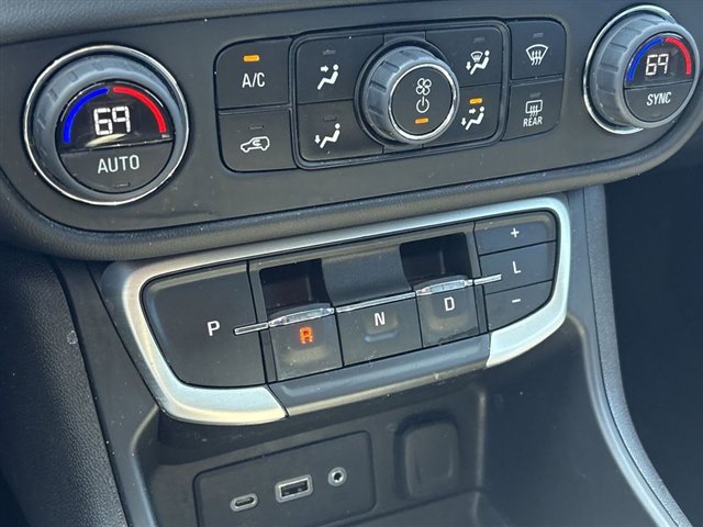 Used 2023 GMC Terrain SLE w/ Driver Convenience Package image 15