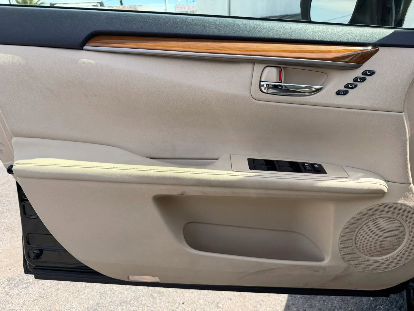Used 2013 Lexus ES 300h w/ Luxury Pkg FWD image 18