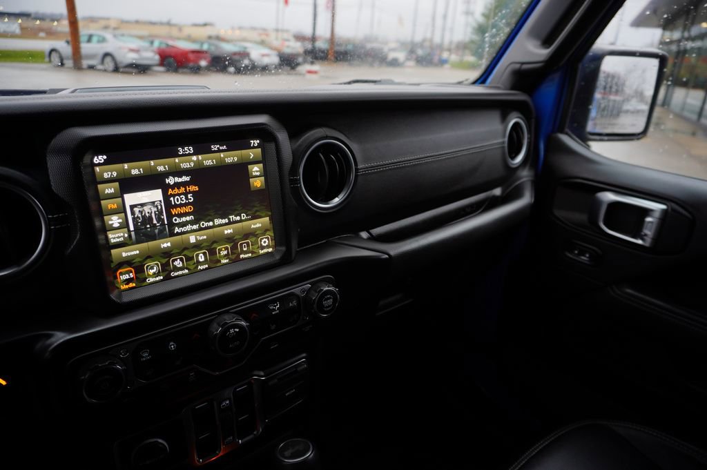 Used 2023 Jeep Wrangler Unlimited Sahara w/ Cold Weather Group image 19