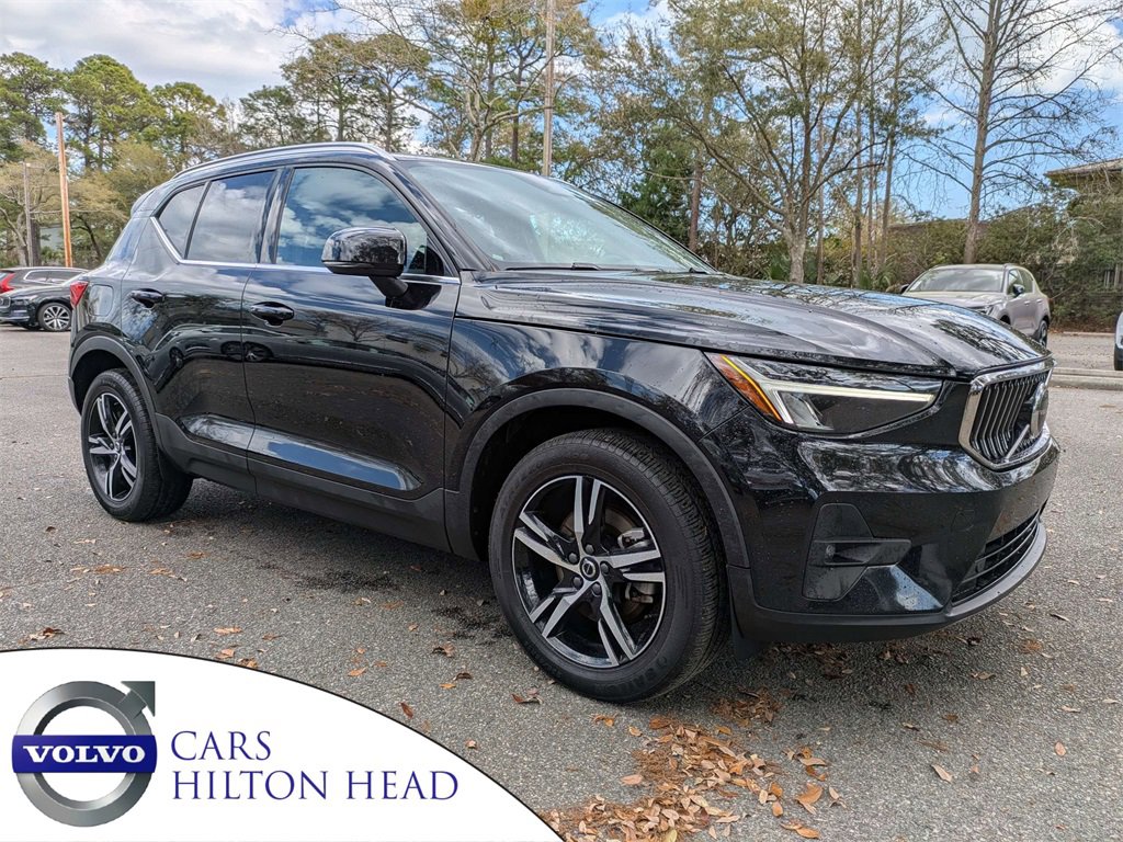 Used 2023 Volvo XC40 B5 Plus AWD/4WD image 1
