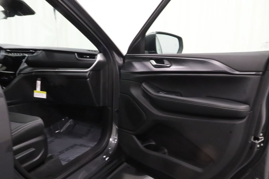 New 2026 Jeep Grand Cherokee Laredo X AWD/4WD image 15