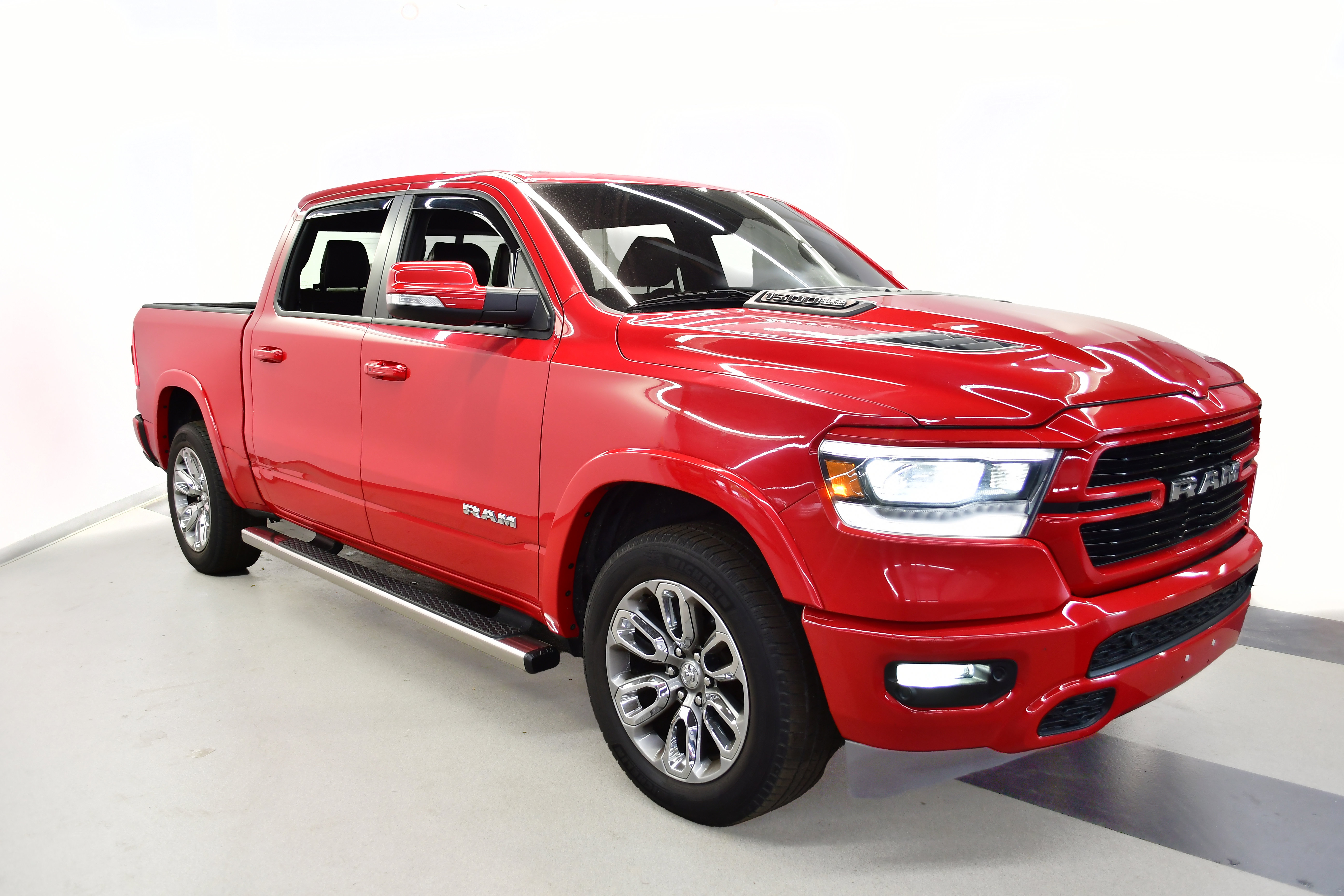 Used 2019 RAM 1500 Laramie w/ Sport Appearance Package AWD/4WD image 2