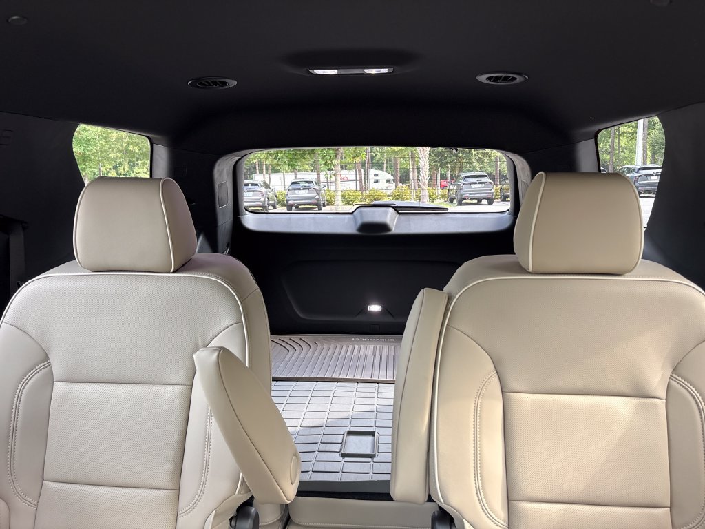Used 2023 Chevrolet Traverse Premier FWD image 23