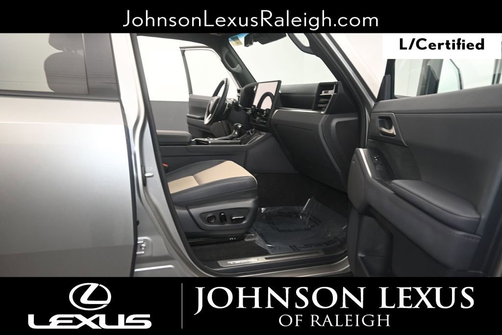 Used 2024 Lexus GX 550 AWD/4WD image 12
