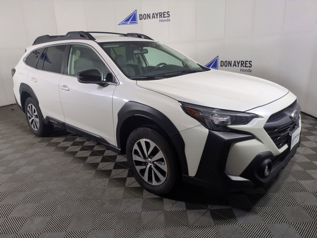 Used 2023 Subaru Outback Premium image 10