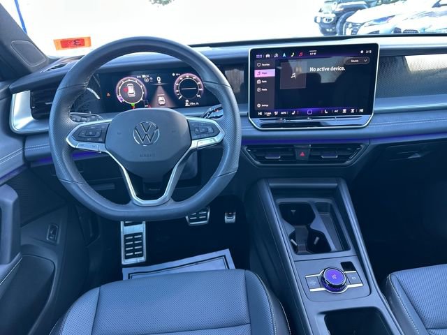 Used 2025 Volkswagen Tiguan SE R-Line image 15