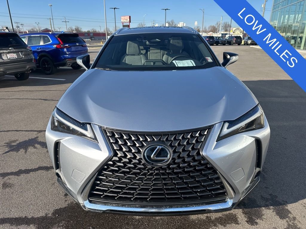 Used 2025 Lexus UX 300h FWD image 2