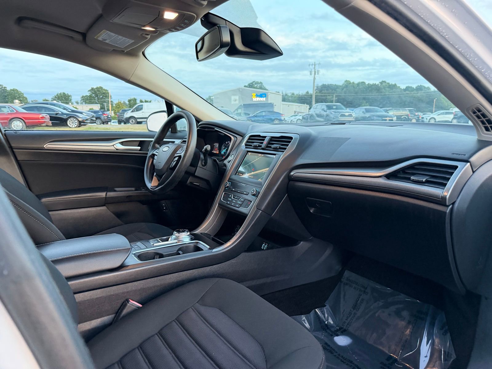 Used 2019 Ford Fusion SE FWD image 20