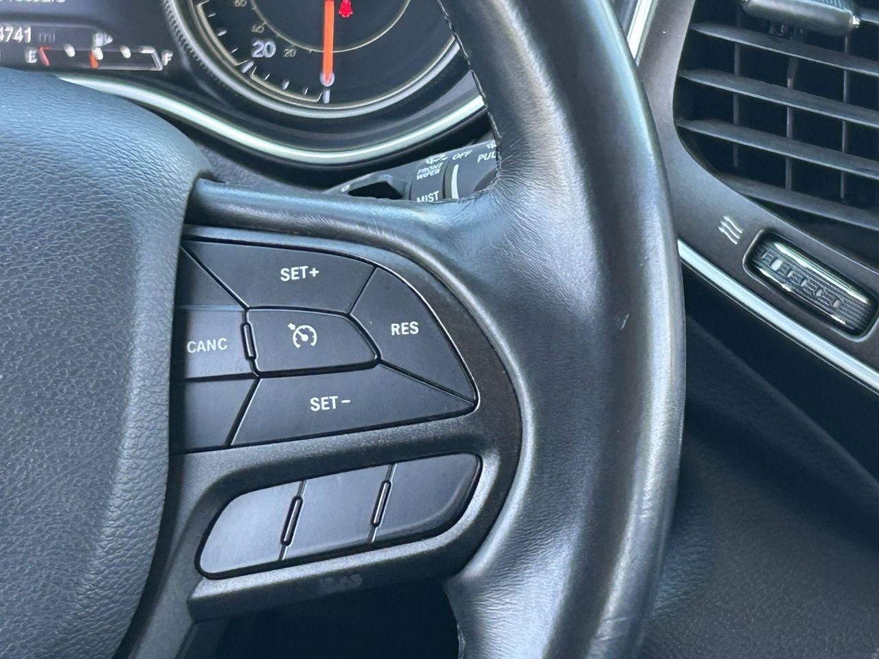 Used 2019 Jeep Cherokee Trailhawk w/ Comfort/Convenience Group AWD/4WD image 51