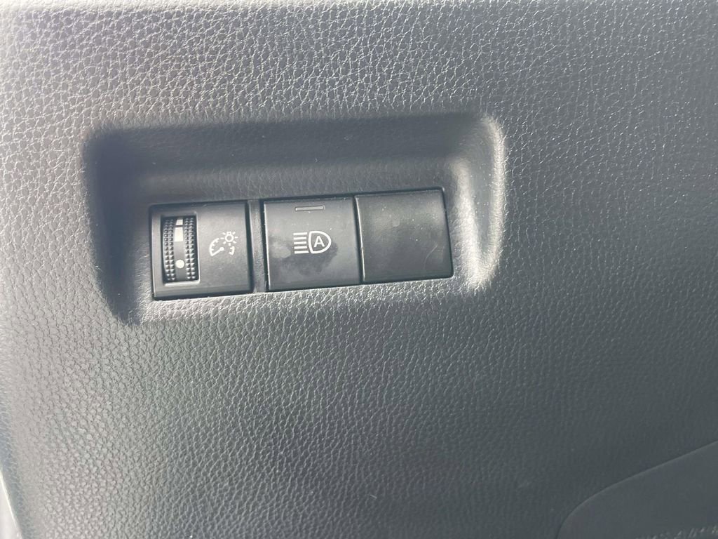 Used 2022 Toyota RAV4 LE image 25