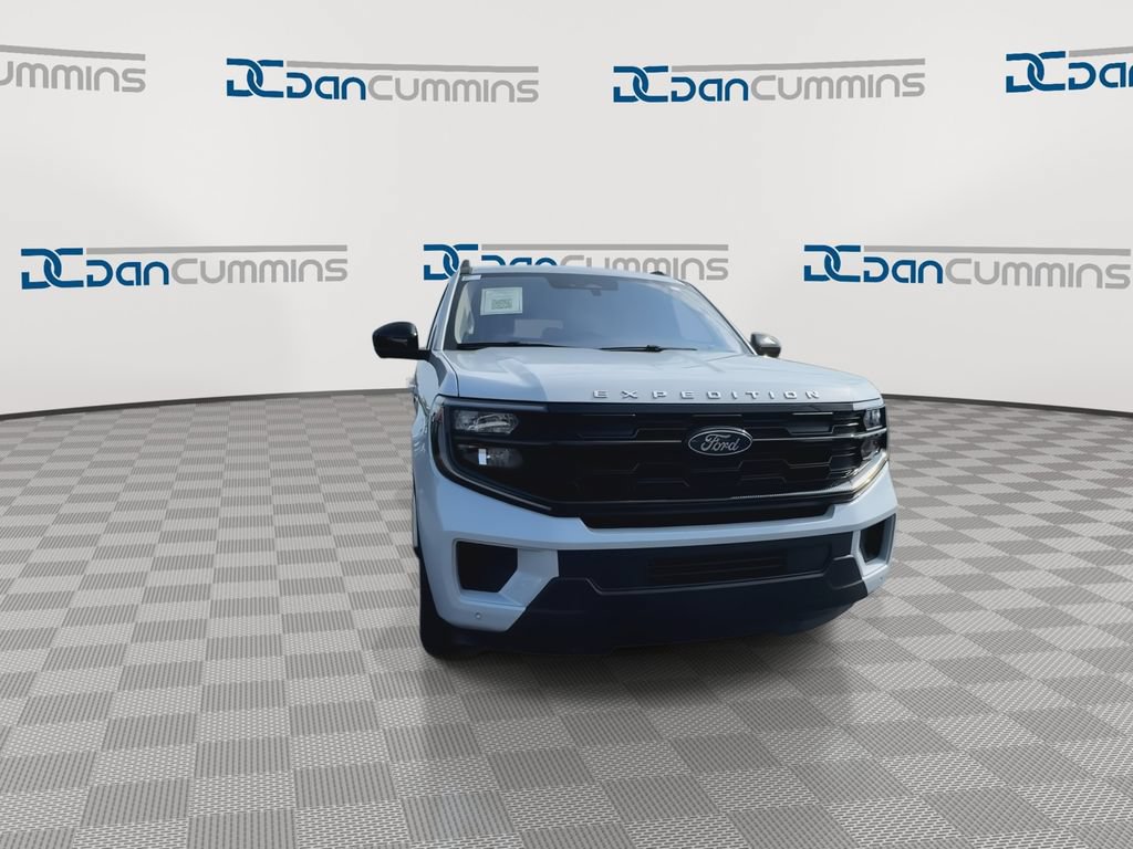 Used 2025 Ford Expedition Max Active AWD/4WD image 3