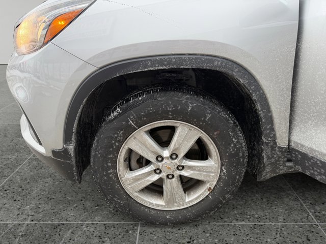 Certified 2022 Chevrolet Trax LS w/ Tint and Cruise Package image 14
