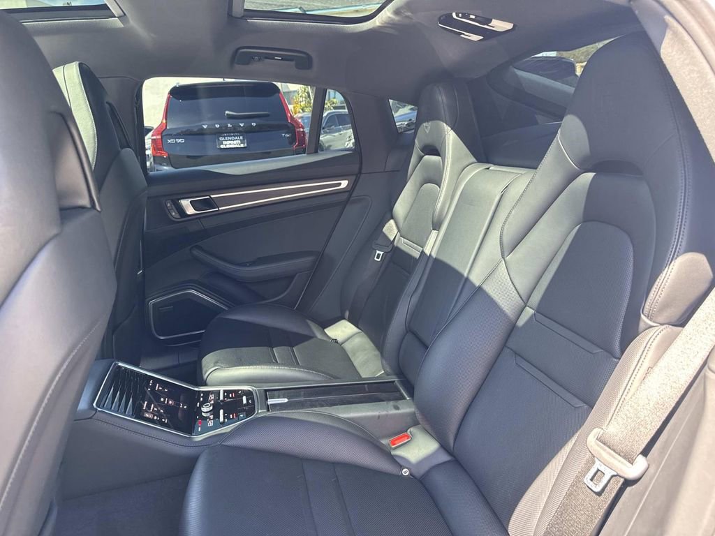 Used 2023 Porsche Panamera 4 Platinum Edition AWD/4WD image 13
