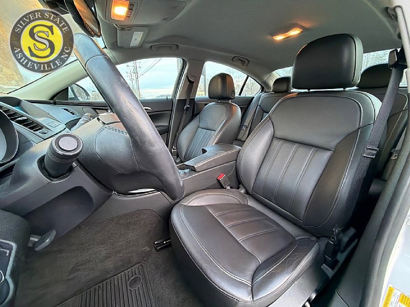 Used 2012 Buick Regal Leather image 12