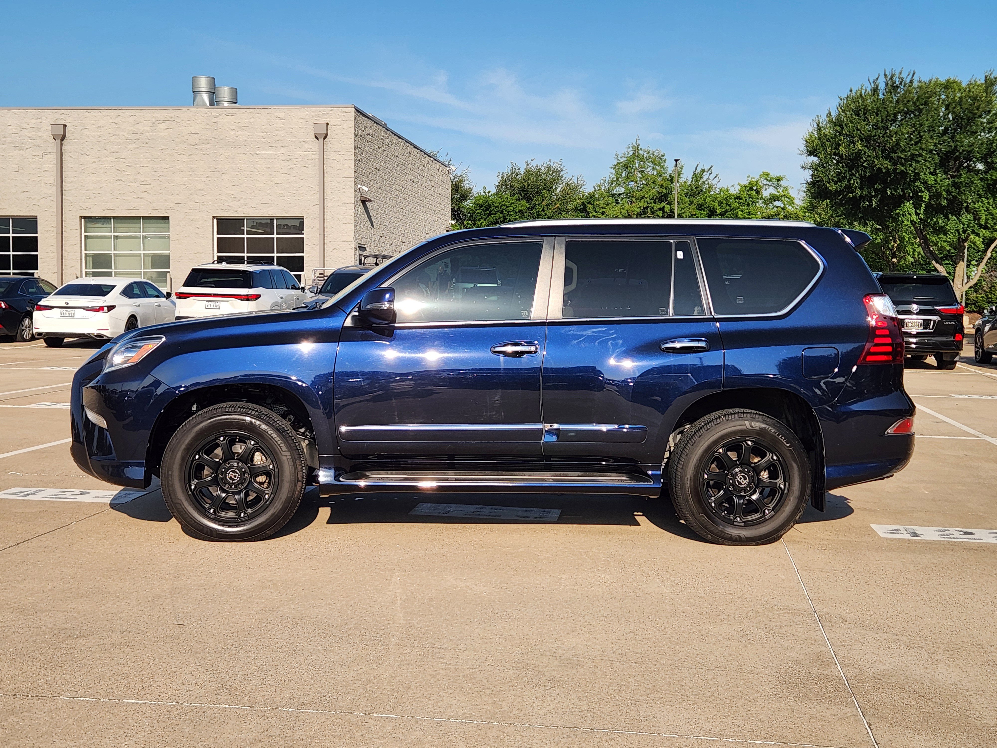 Used 2019 Lexus GX 460 Luxury AWD/4WD image 3