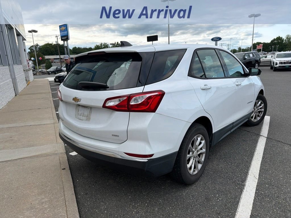 Used 2018 Chevrolet Equinox LS AWD/4WD image 3