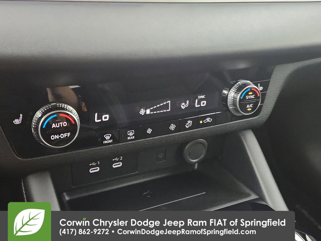 Used 2025 Mitsubishi Outlander SE image 26