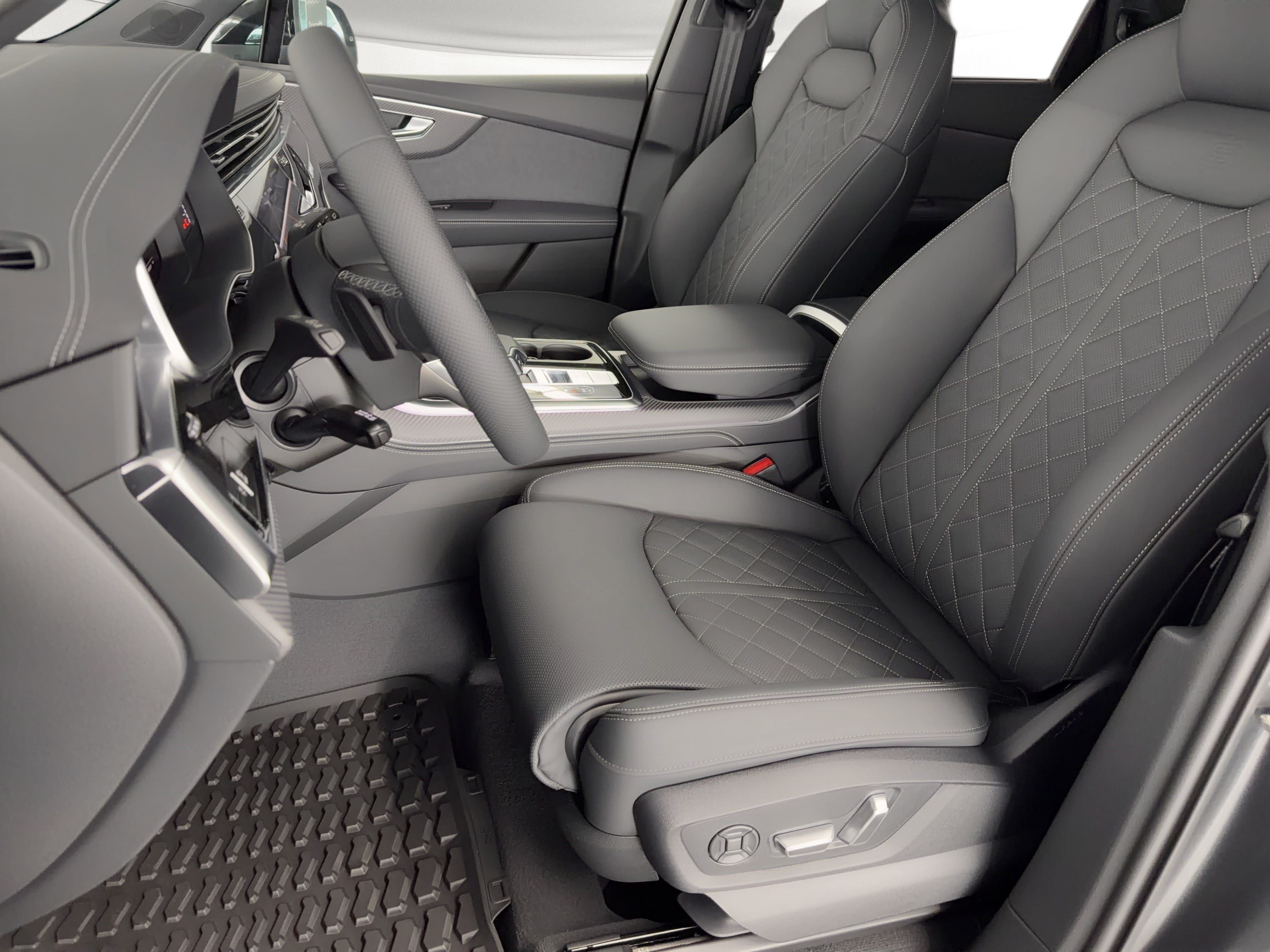 New 2026 Audi SQ7 Premium Plus AWD/4WD image 5