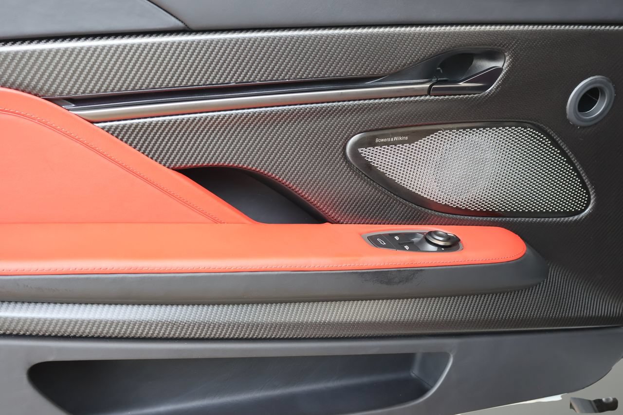 Used 2025 Aston Martin Vanquish RWD image 9