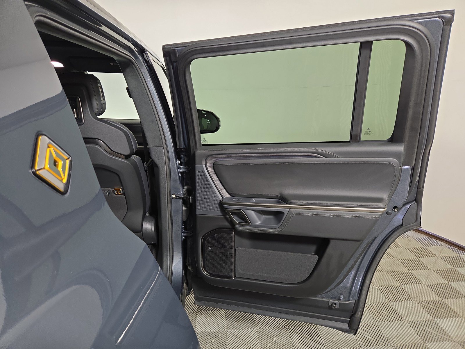 Used 2023 Rivian R1S Adventure AWD/4WD image 19