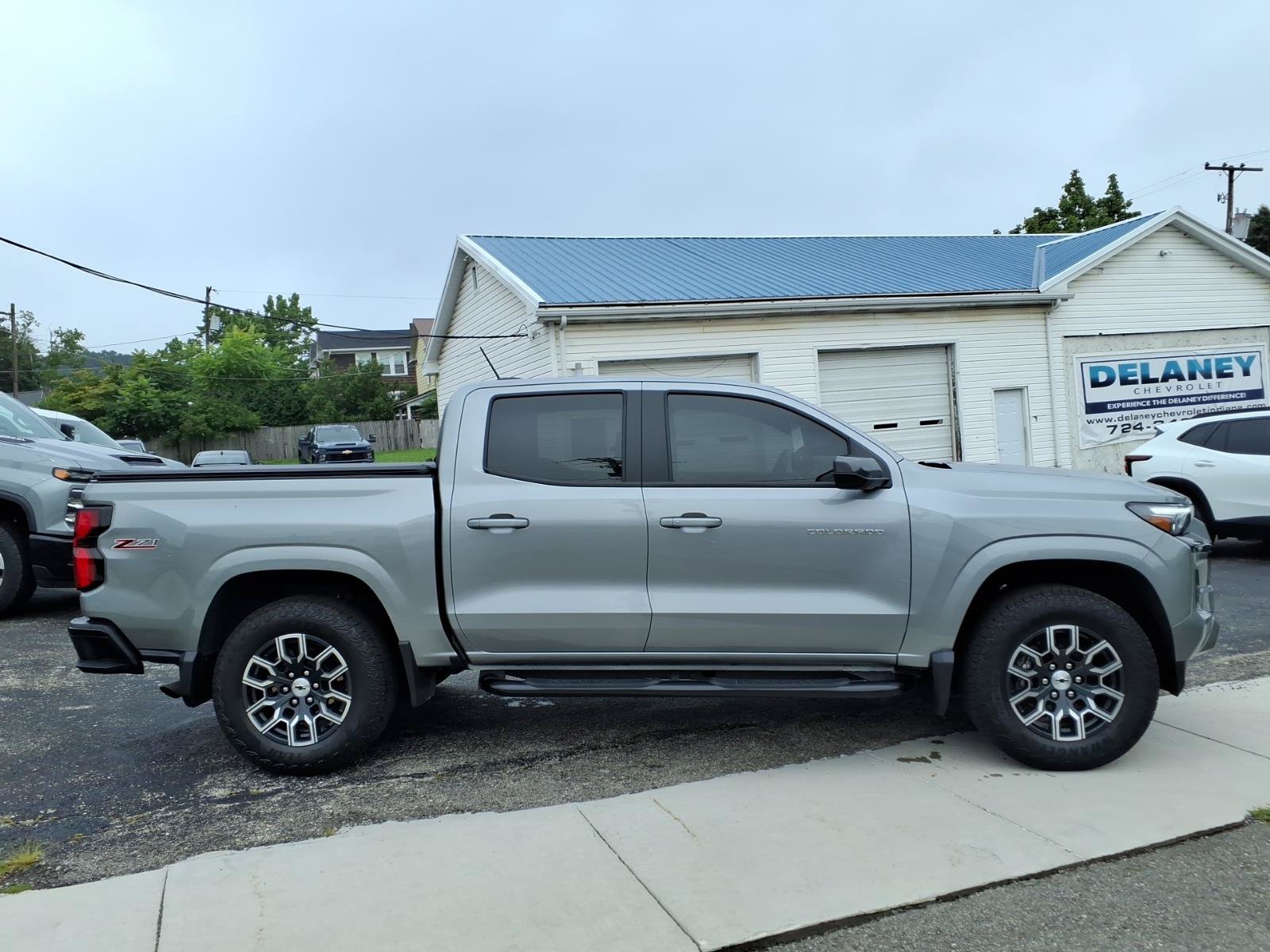 Used 2025 Chevrolet Colorado Z71 AWD/4WD image 3