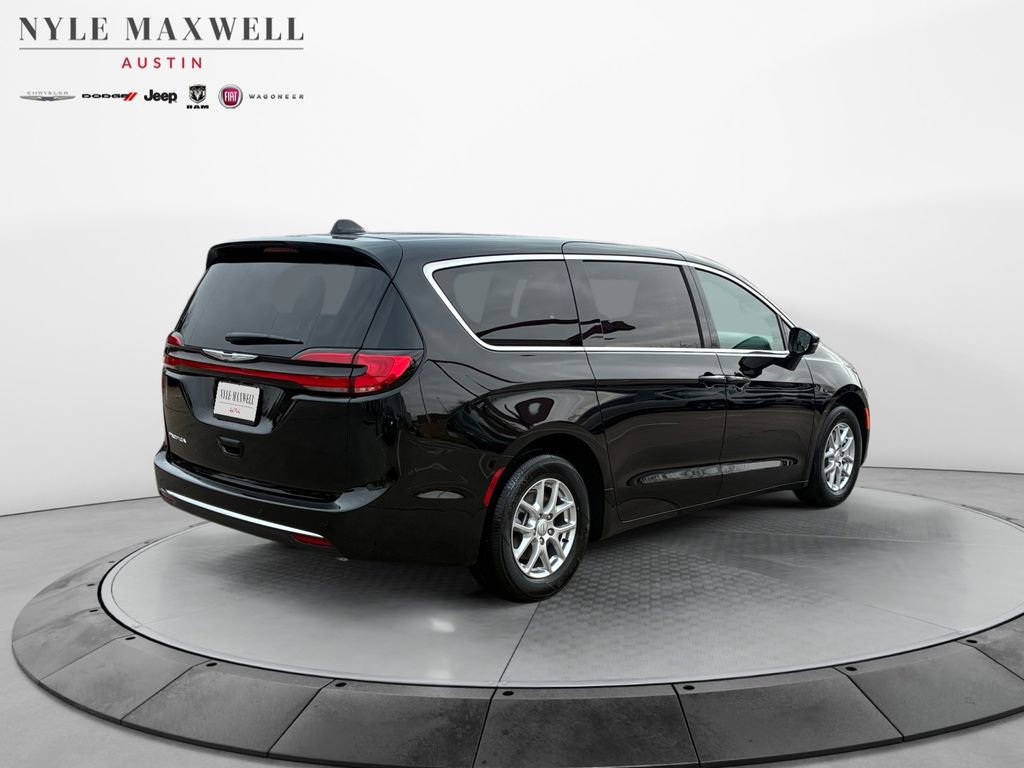 New 2026 Chrysler Pacifica Select FWD image 16