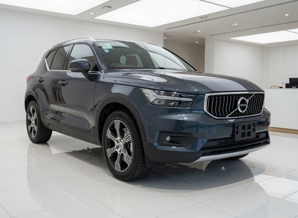 Used 2021 Volvo XC40 T4 Inscription FWD image 3