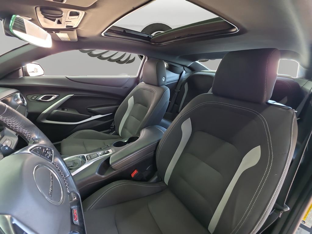 Used 2018 Chevrolet Camaro SS RWD image 9