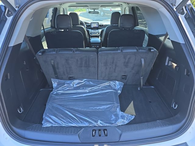Used 2024 Ford Explorer XLT w/ Equipment Group 202A AWD/4WD image 34