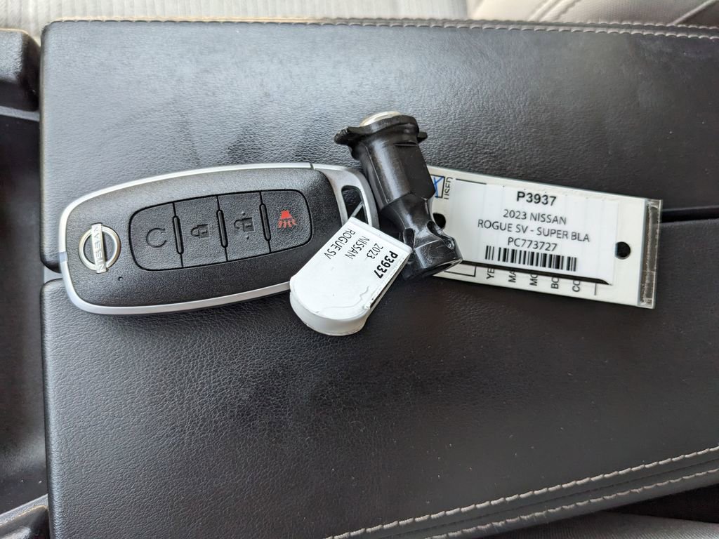 Used 2023 Nissan Rogue SV FWD image 29