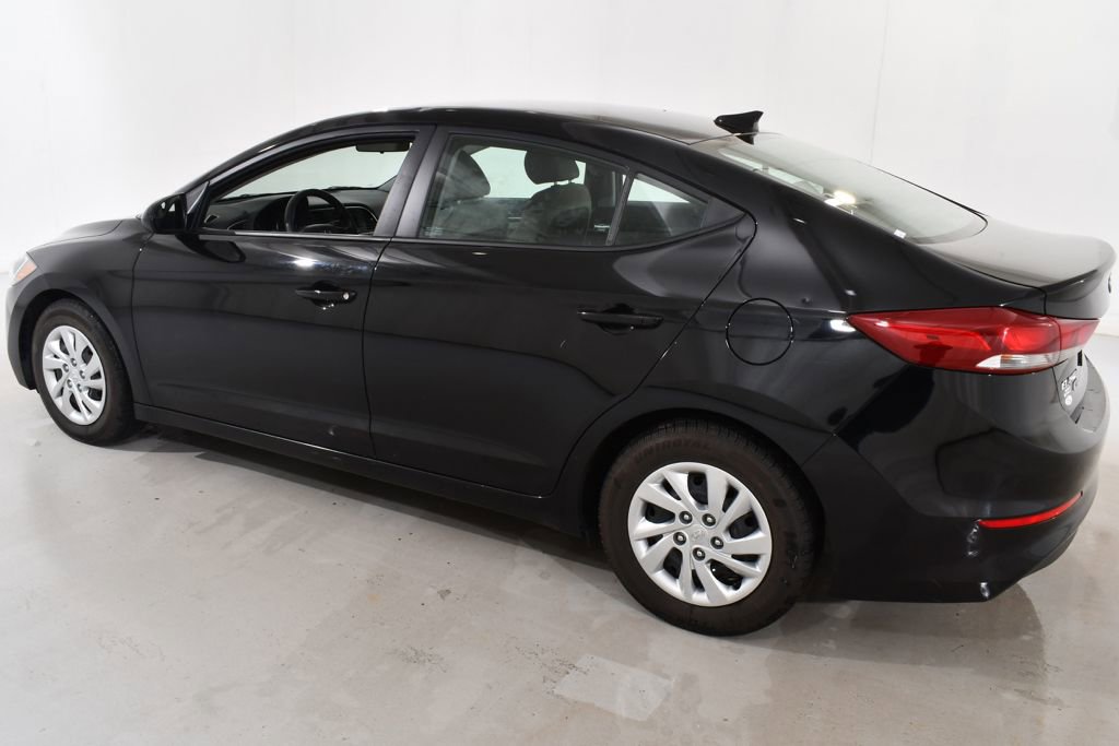 Used 2017 Hyundai Elantra SE image 15