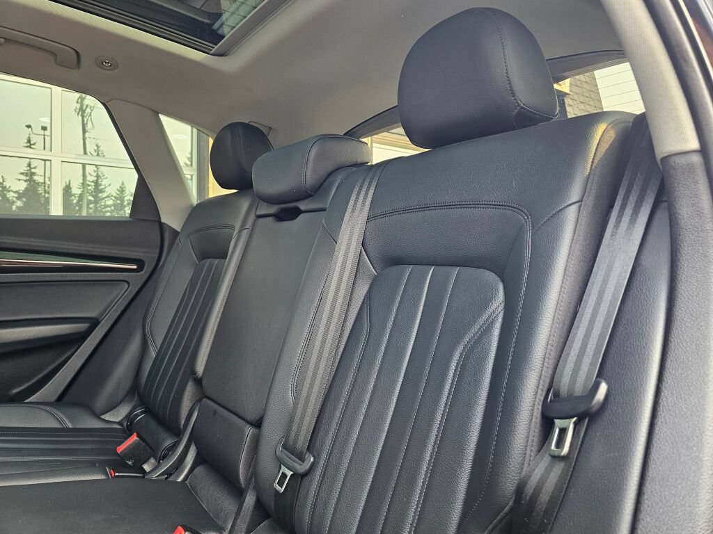 Used 2020 Audi Q5 2.0T Premium w/ Convenience Package AWD/4WD image 19