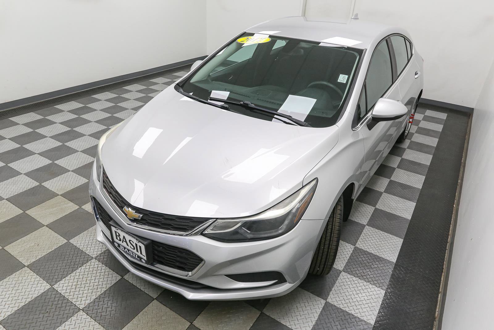 Used 2017 Chevrolet Cruze LT FWD image 6