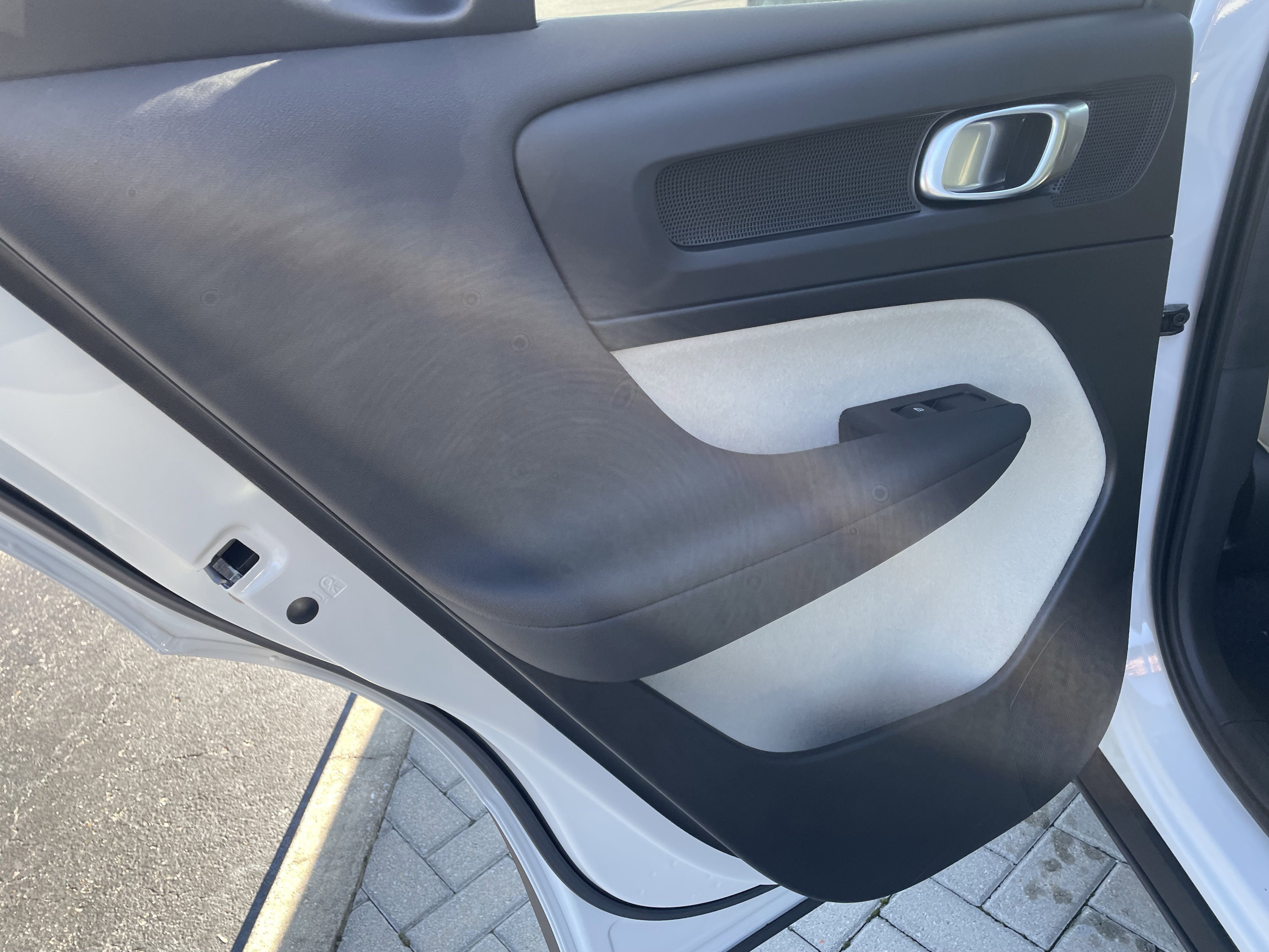 New 2026 Volvo XC40 B5 Ultra w/ Protection Package Premier image 10