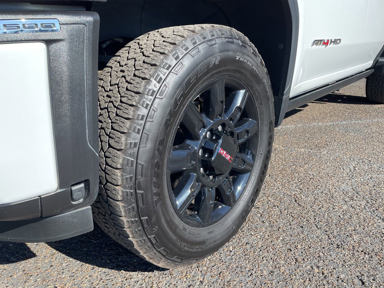 Used 2024 GMC Sierra 2500 AT4 w/ AT4 Premium Plus Package image 10