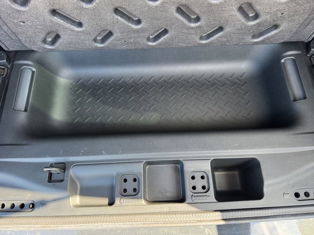 Used 2017 Jeep Wrangler Unlimited Sahara image 23