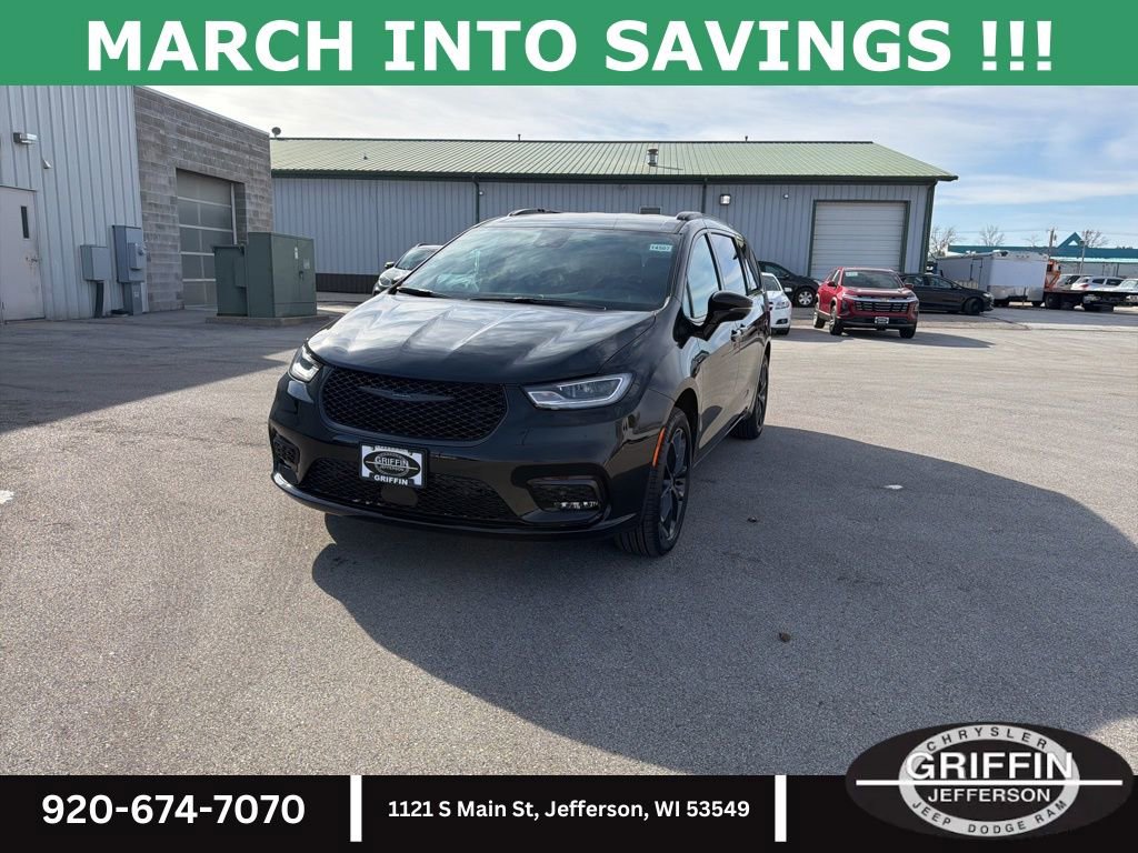 New 2026 Chrysler Pacifica Select w/ S Appearance Package image 2