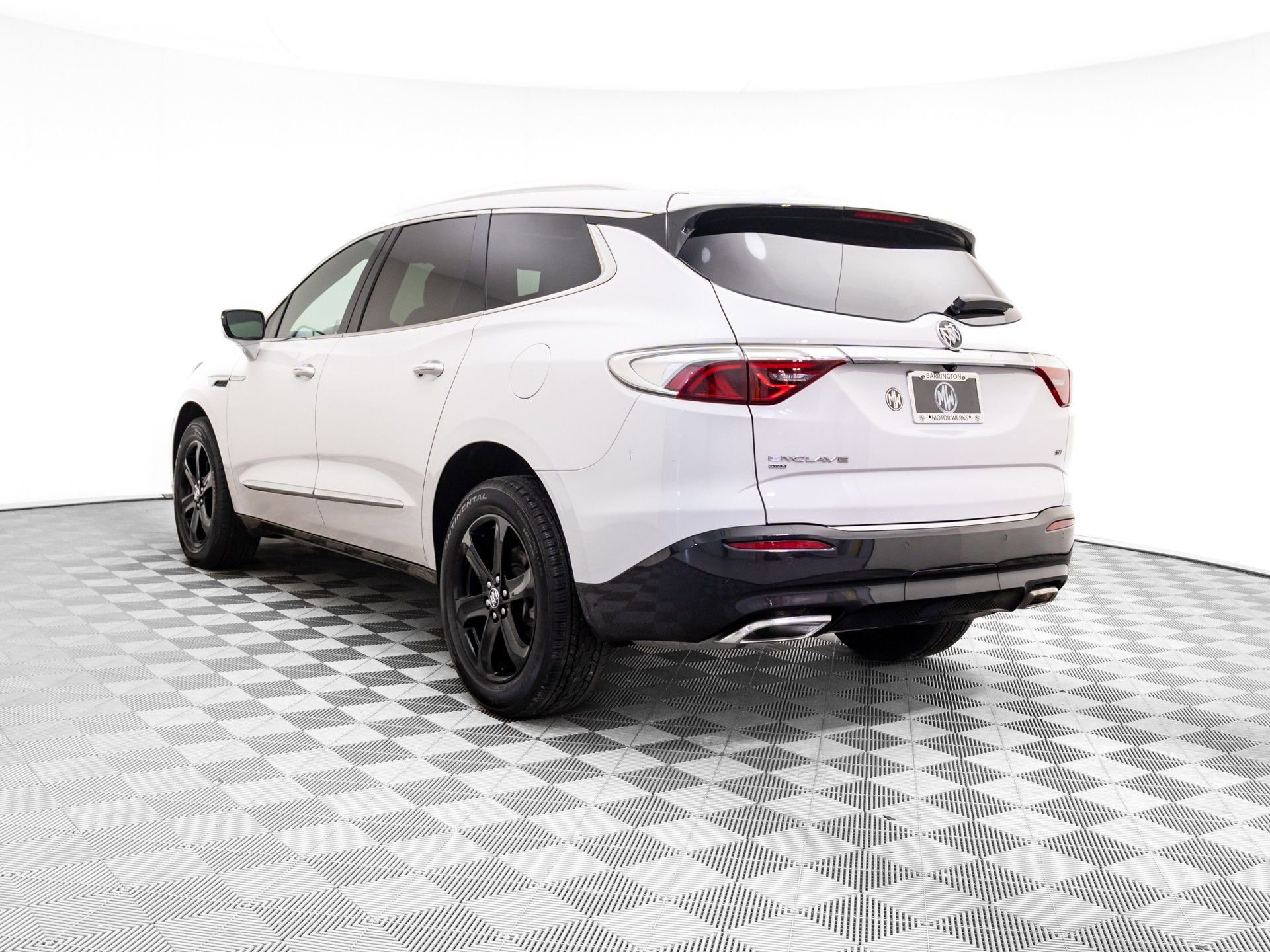 Used 2023 Buick Enclave Essence w/ Experience Buick Package image 3