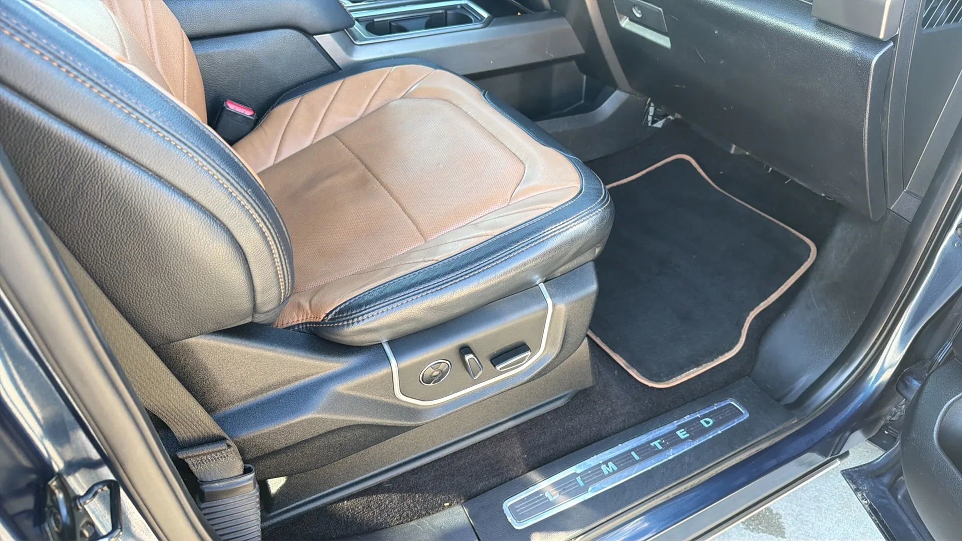 Used 2016 Ford F150 Limited w/ Trailer Tow Package image 86