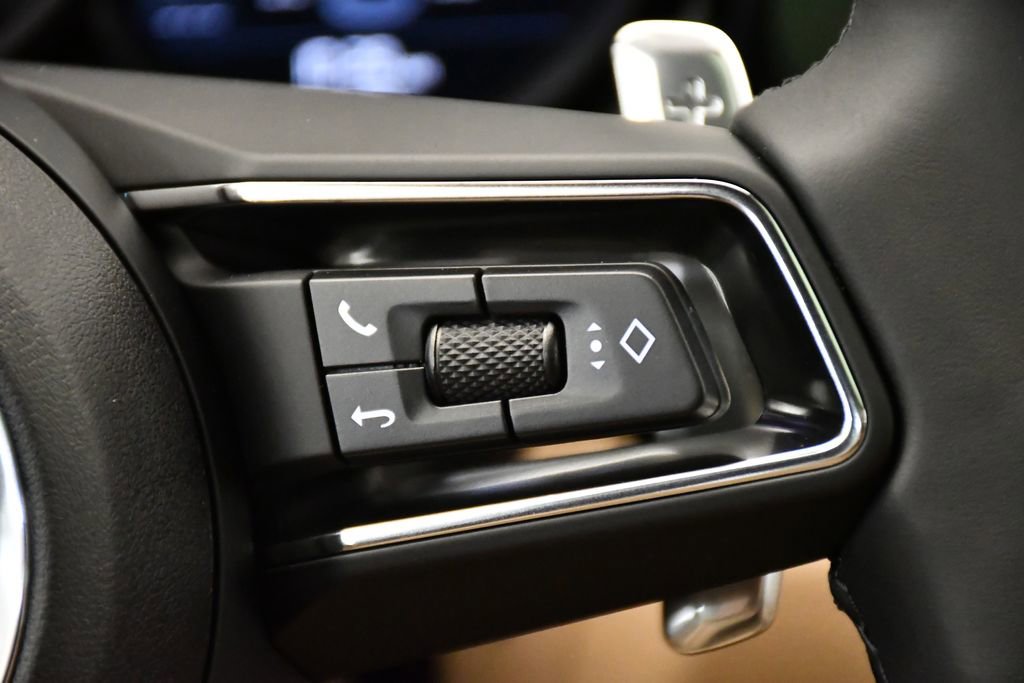 Certified 2025 Porsche Macan Turbo image 28