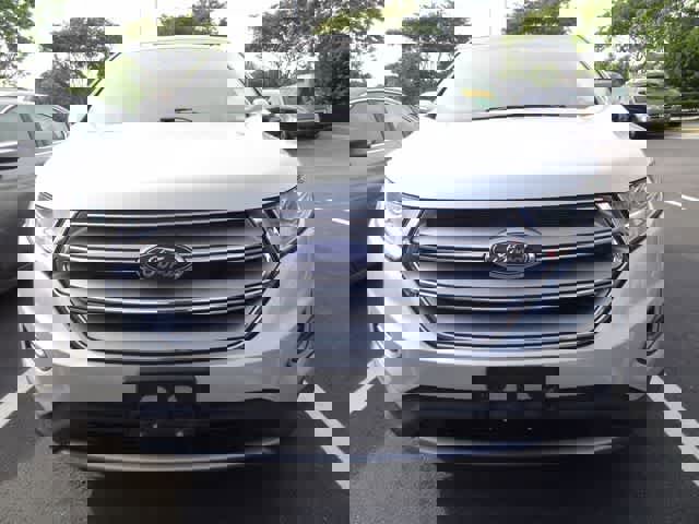 Used 2018 Ford Edge Titanium w/ Technology Package FWD image 10