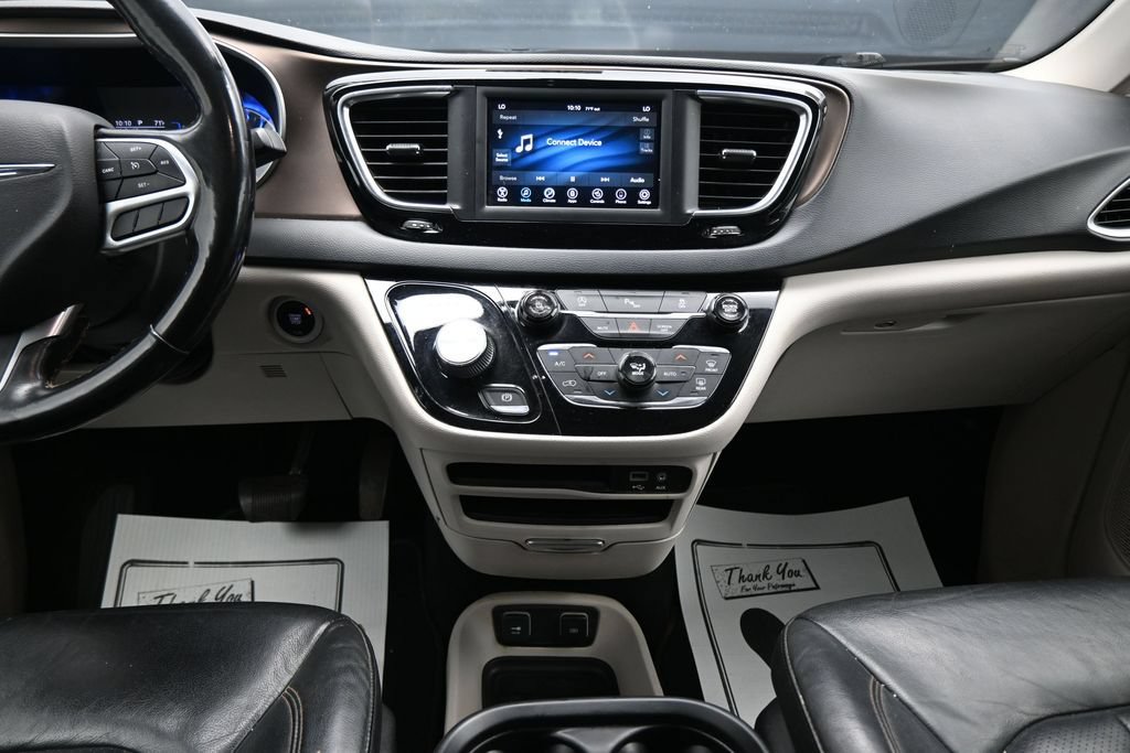 Used 2019 Chrysler Pacifica Touring-L FWD image 16
