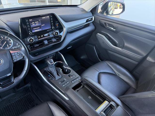 Certified 2021 Toyota Highlander XLE AWD/4WD image 17
