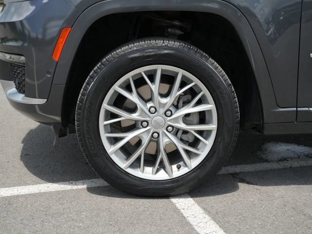 Used 2023 Jeep Grand Cherokee L Summit w/ Advanced Protech Group IV AWD/4WD image 11