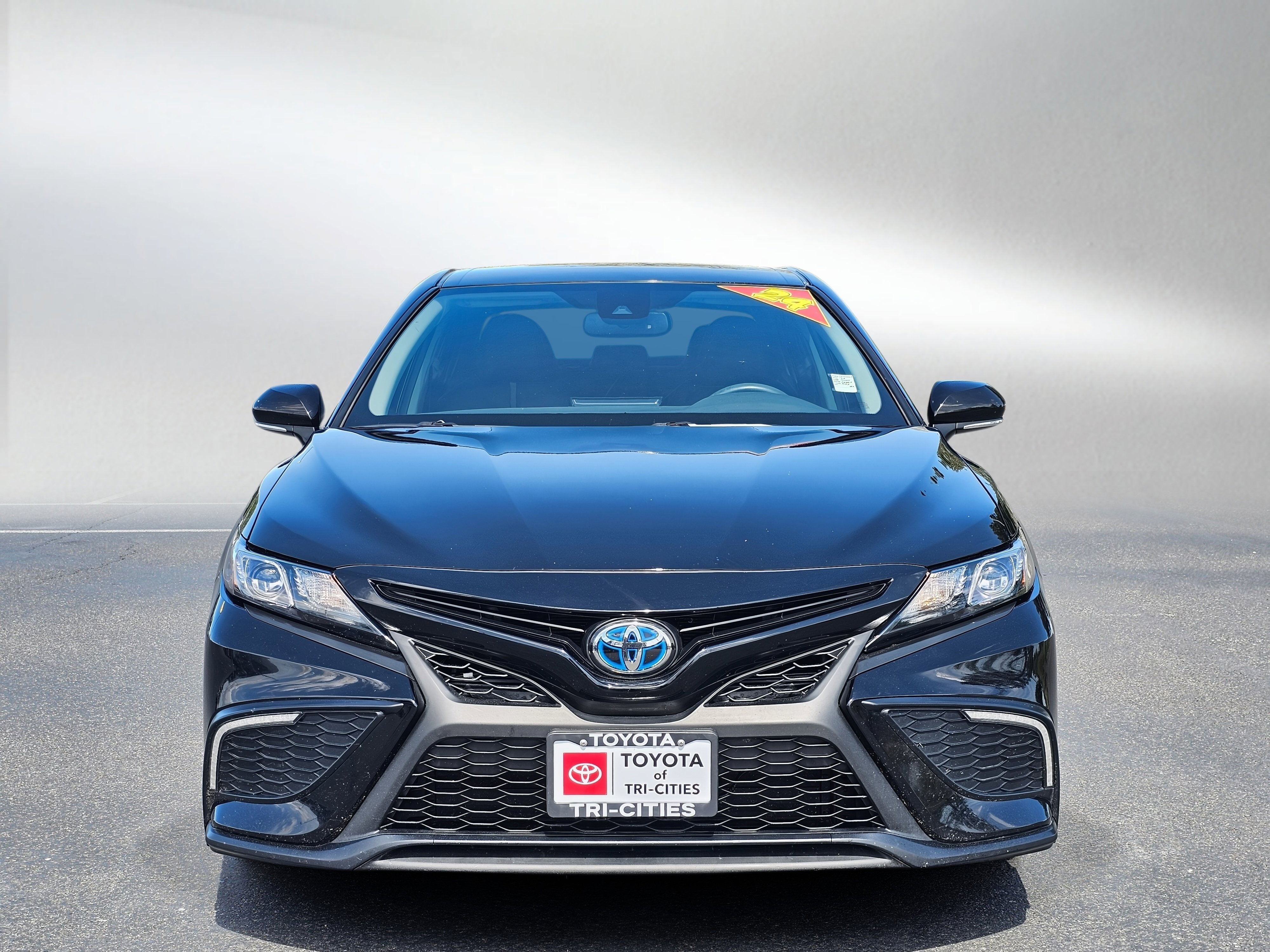 Used 2024 Toyota Camry SE w/ Convenience Package FWD image 8