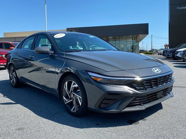 Used 2024 Hyundai Elantra SEL w/ Convenience Package FWD image 3