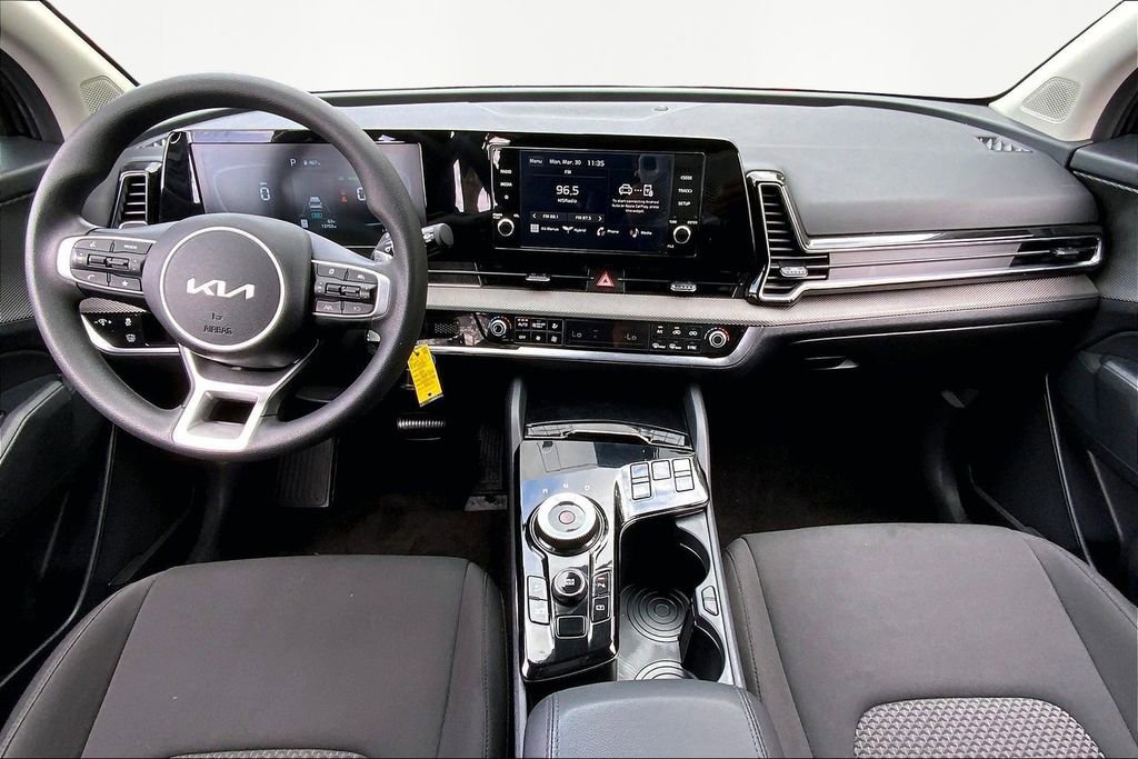 Used 2025 Kia Sportage LX image 7