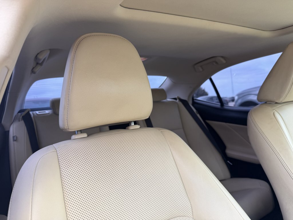 Used 2016 Lexus IS 350 w/ Premium Package RWD image 22