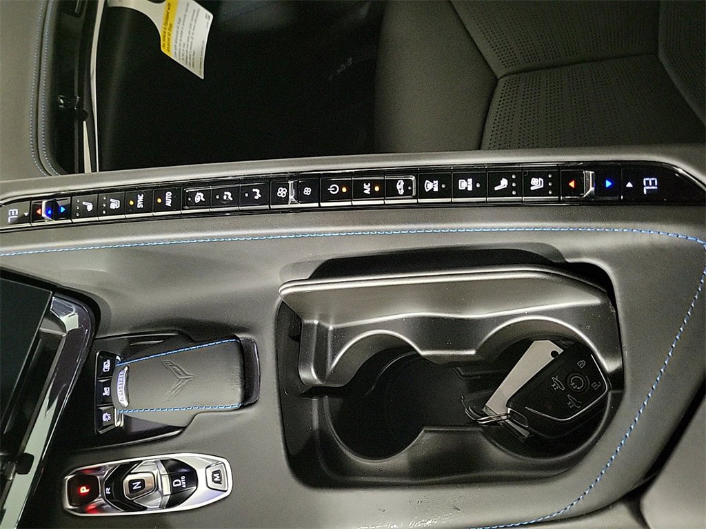 Used 2025 Chevrolet Corvette Stingray Premium Cpe w/ Z51 Performance Package image 17