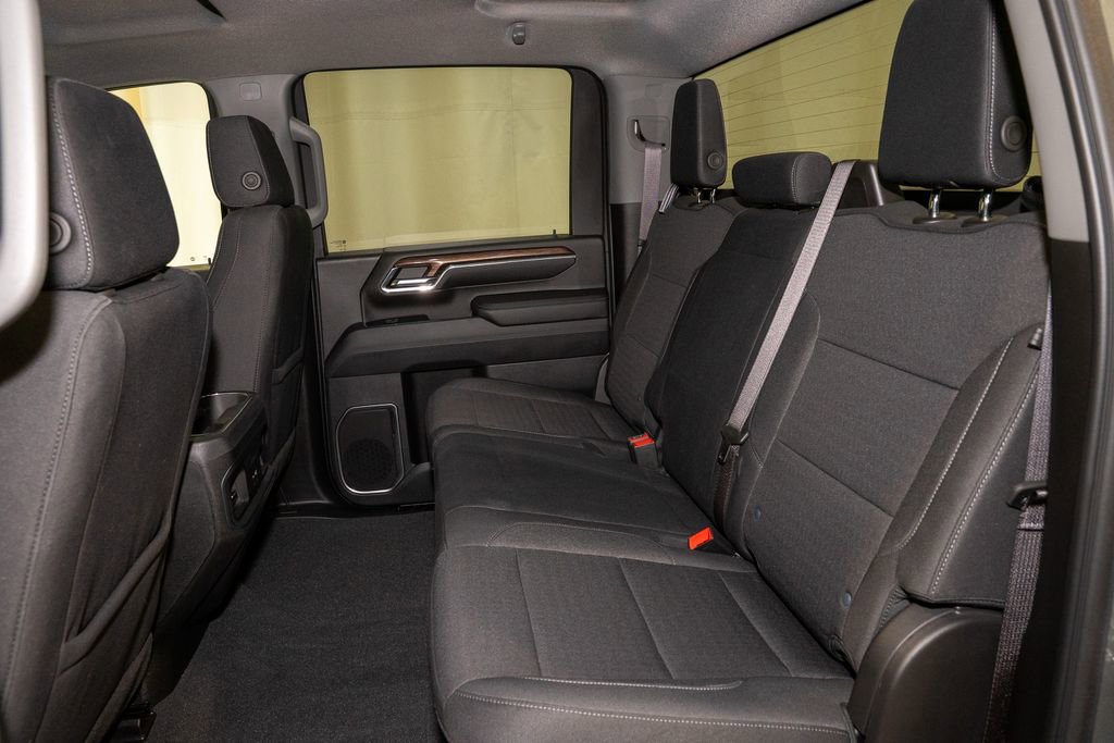 Used 2024 Chevrolet Silverado 2500 LT w/ Convenience Package image 8